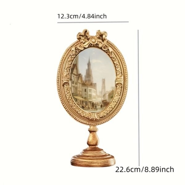 62ccb9c7-e741-4d7d-9c7b-52468a57dfd8.jpg A Beautifully Crafted Vintage-Style Oval Golden Photo Frame Ornament
