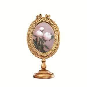 68b616ca-73d3-4496-b246-567cfa26b9d0.jpg A Beautifully Crafted Vintage-Style Oval Golden Photo Frame Ornament