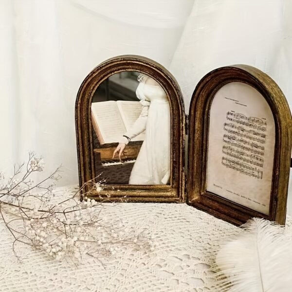 A vintage double arch resin picture frame, vintage style tabletop decoration, art background mural, elegant modern home wall hanging decoration